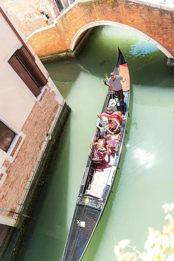 Ca' Romantica Terrace Venice Apartment